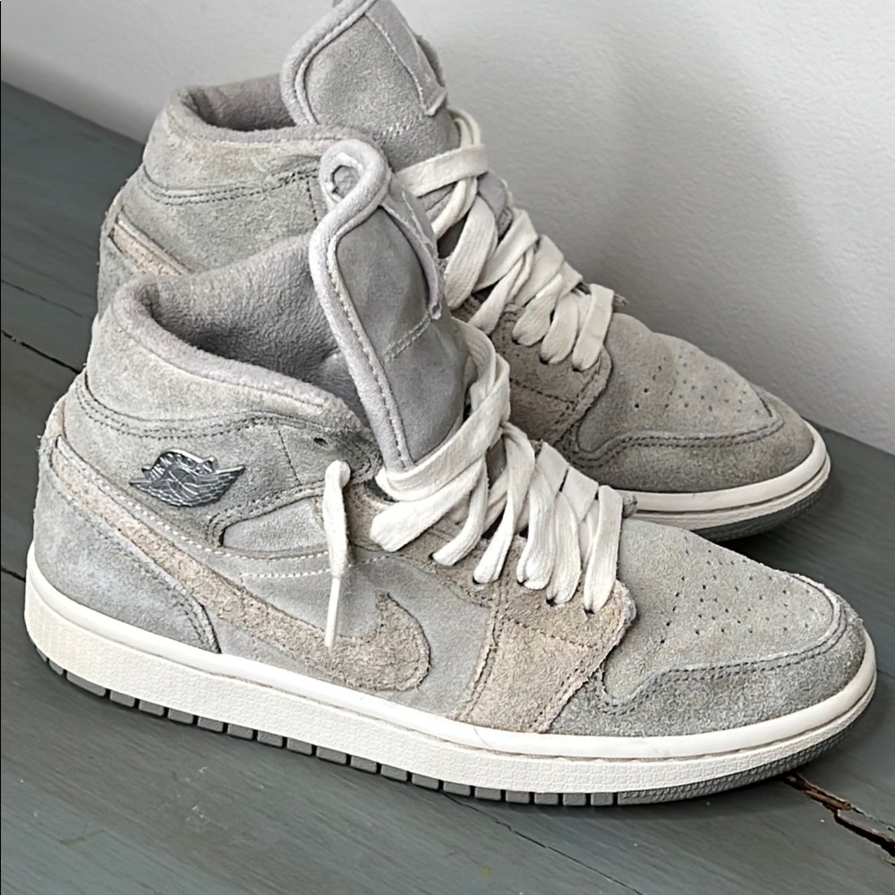 NIKE Gray High-Top Sneakers
